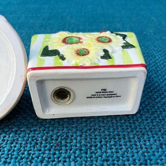 FIGI Salt and Pepper Shaker Set Daisies Purse & Hat - Picture 5 of 6